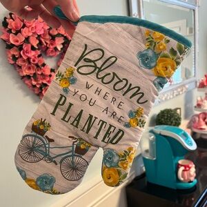 “Bloom Where You Are Planted.” Kitchen Oven Mitt